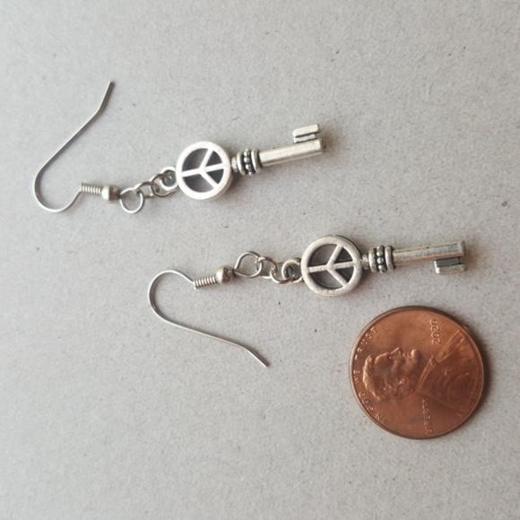 Peace Sign Key Earrings Sensitive Ears Surgical Steel Silver Bohemian Hi… - Picture 4 of 4